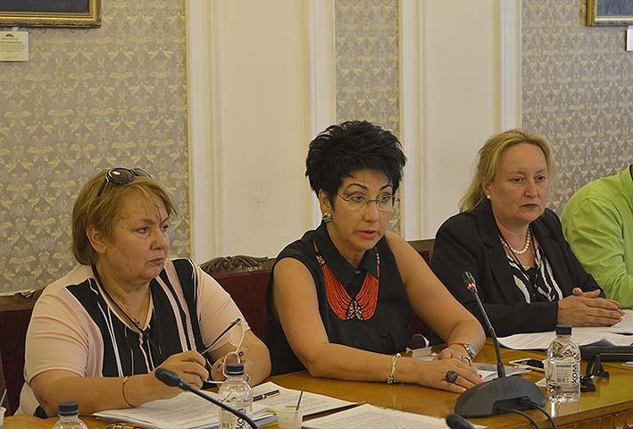 Светла Чамова и Мариана Кукушева на заседанието на Комисията по земеделие